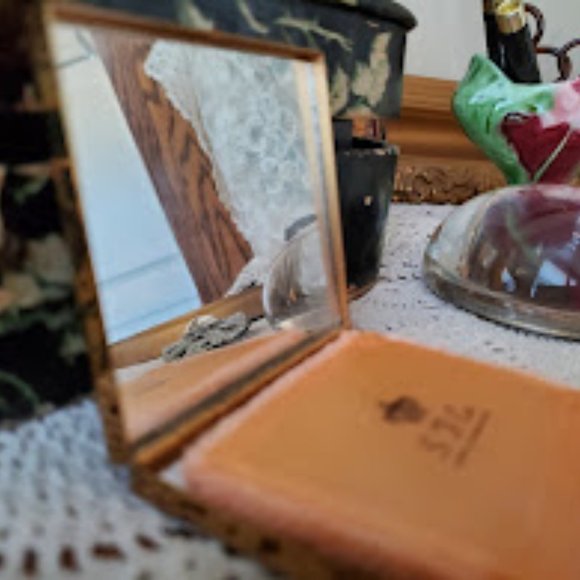 Vintage Ladies Powder Compact S.F. Co. Fifth Avenue - Picture 8 of 14